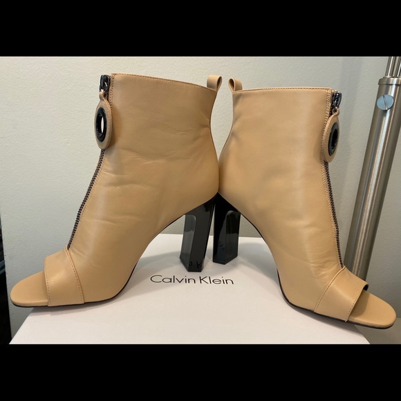 New Calvin Klein Minda Leather Boots, beige Sz 8 - Picture 3 of 5